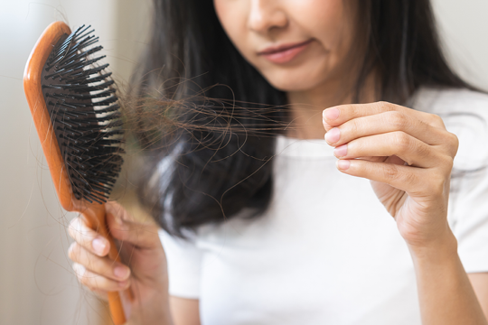 Como Prevenir a Queda de Cabelo em Mulheres Jovens 